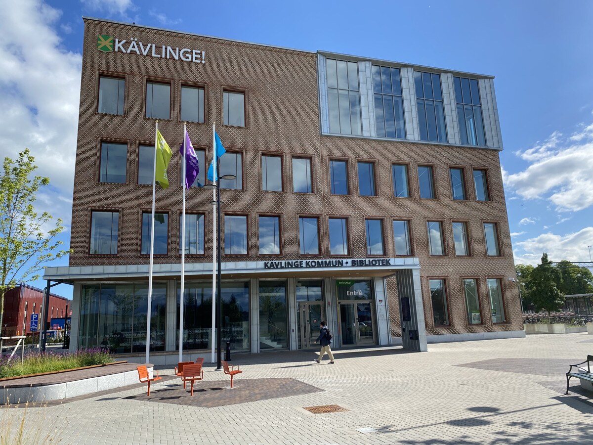 Dödsolyckan på gården utanför Dösjebro – man i 50-årsåldern klämdes fast under hjullastarens skopa